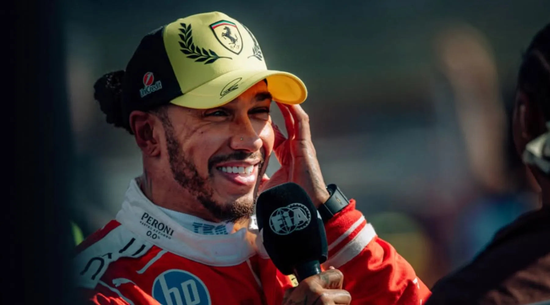 法拉利車手 Lewis Hamilton 在銀石賽道展現完美開局並露出笑容