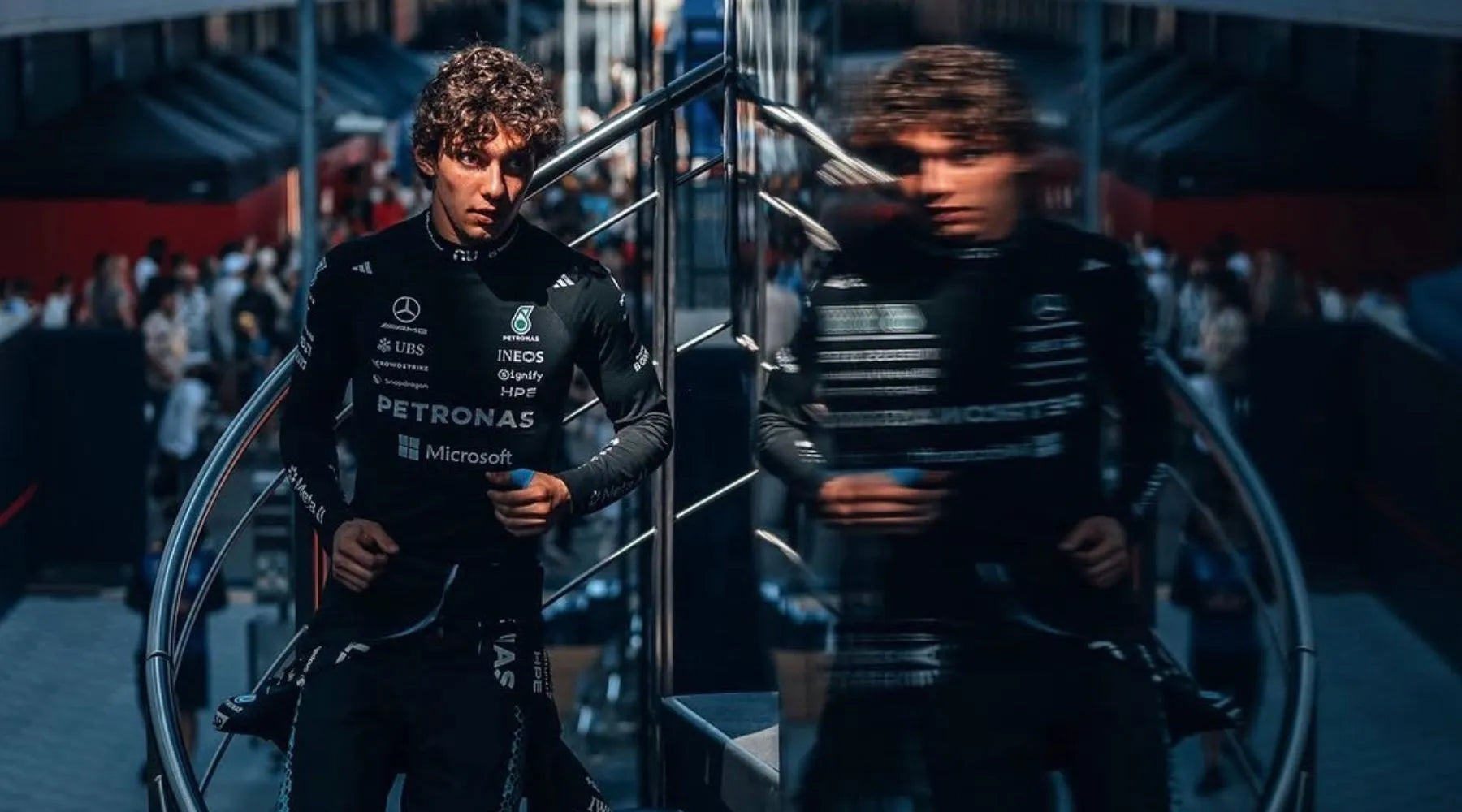 Mercedes 車手 Kimi Antonelli 於英國大獎賽圍場,他在排位賽終點線前刻意鬆開油門的舉動引發外界討論。
