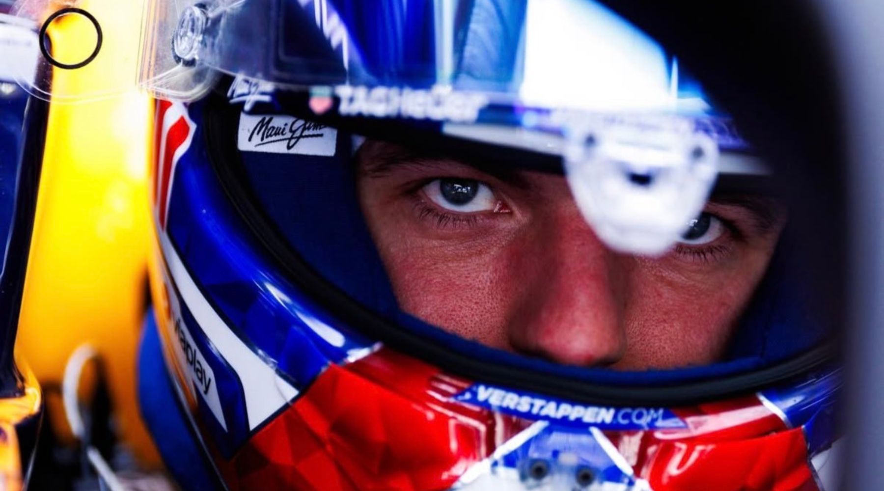 Max Verstappen 戴著頭盔的畫面