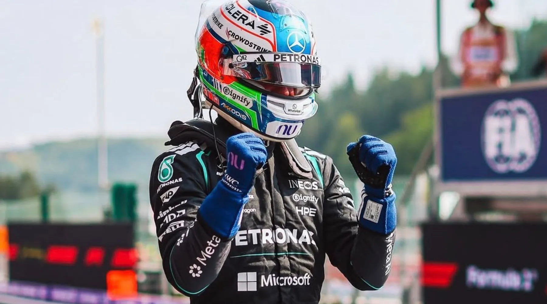 2026 比利時大獎賽排位賽，Kimi Antonelli 奪下 Spa 生涯首座 F1 桿位後慶祝畫面