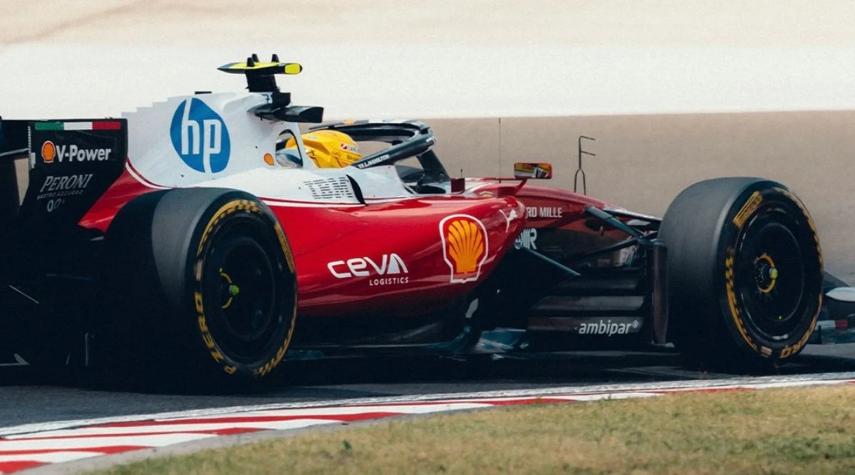 Ferrari 賽車於匈牙利 Hungaroring 練習賽行駛，FIA 關注賽道柏油剝離與抓地力問題。