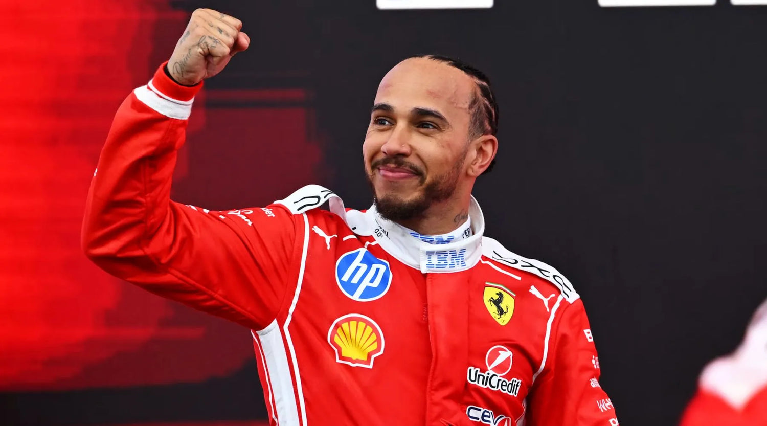 Lewis Hamilton 身穿 Ferrari 賽車服，在加拿大站頒獎台開心揮拳慶祝