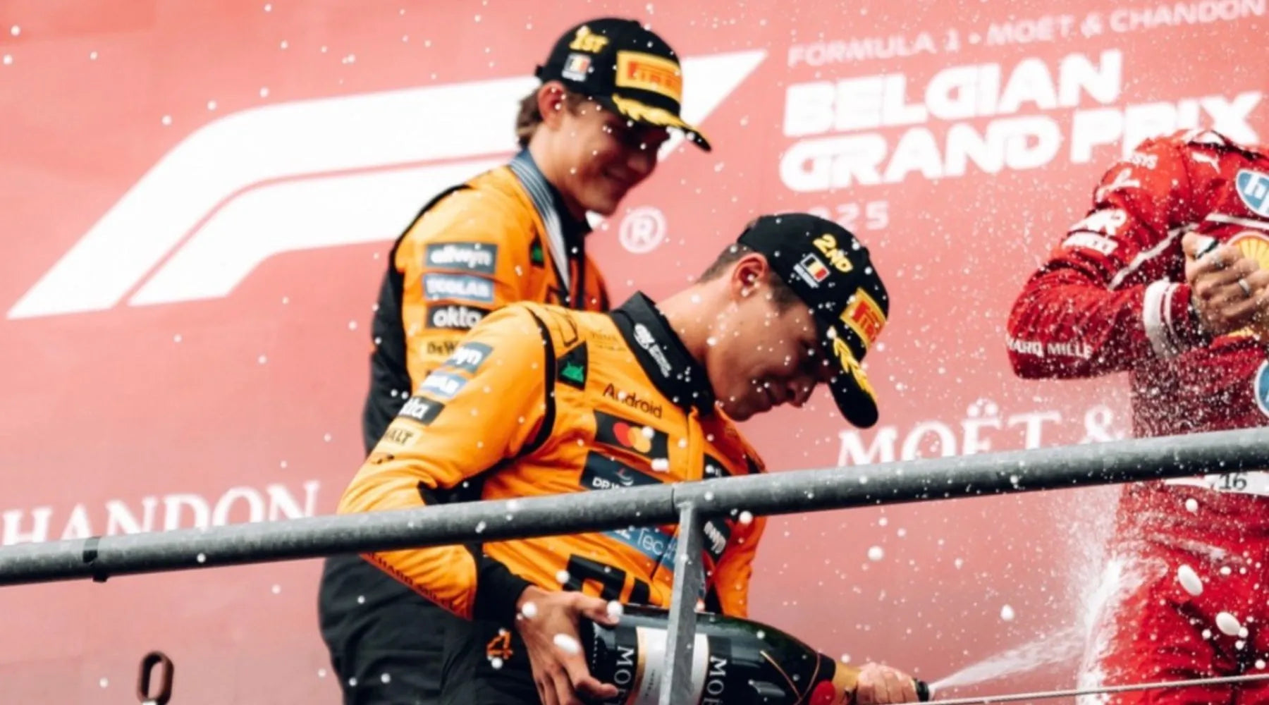 McLaren 車手在比利時大獎賽頒獎台慶祝，車隊準備導入 Mercedes 最新動力單元迎戰下半季。