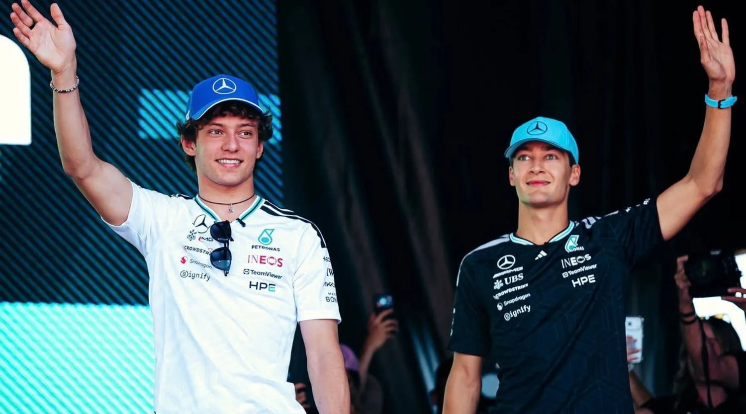 George Russell、Lewis Hamilton 與 Kimi Antonelli 在西班牙大獎賽排位賽後向車迷致意，三人分別取得前三名起跑位置