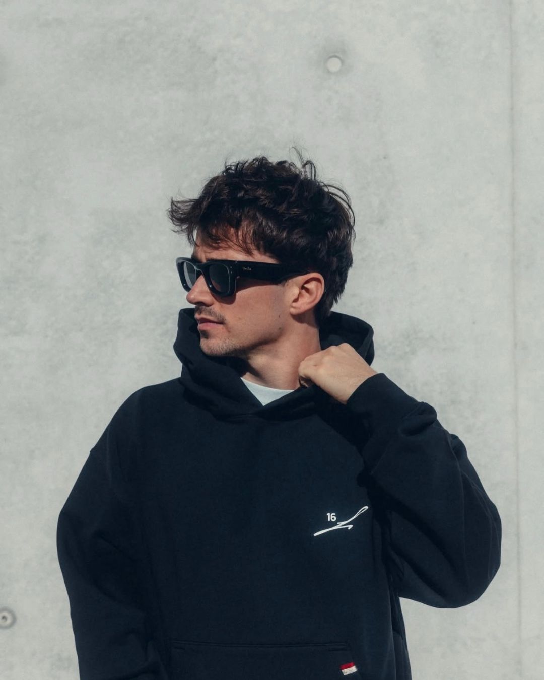 SIGNATURE HOODIE BLACK